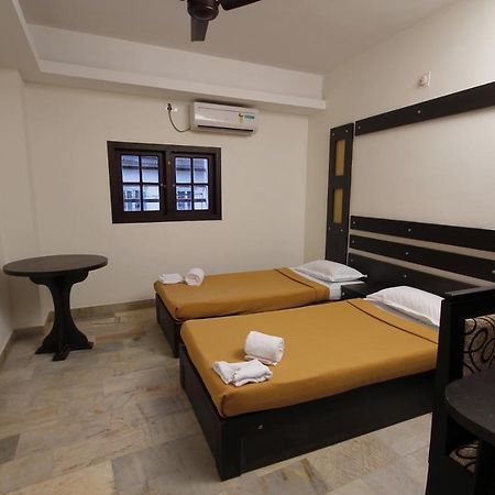 Hotel Park Avenue Kochi Exteriör bild