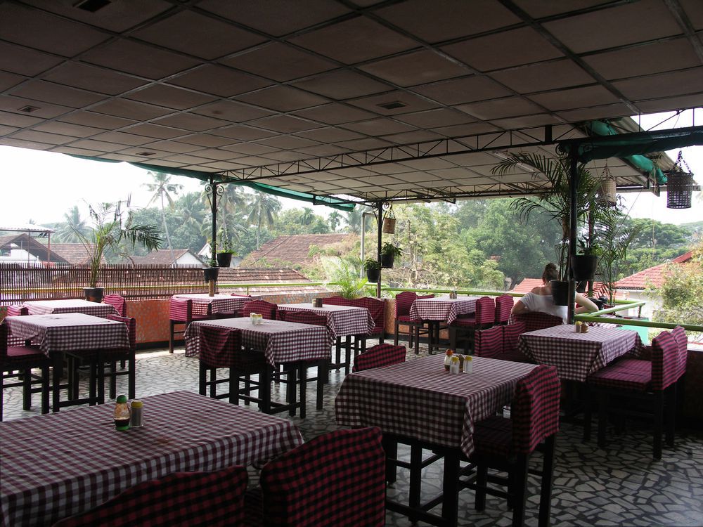 Hotel Park Avenue Kochi Restaurang bild