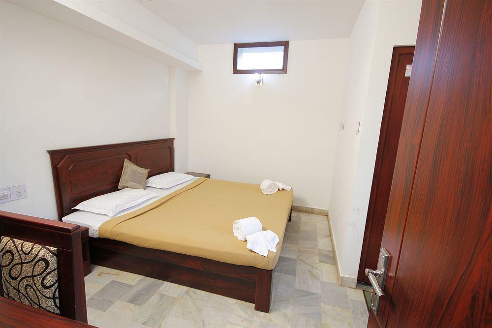 Hotel Park Avenue Kochi Exteriör bild
