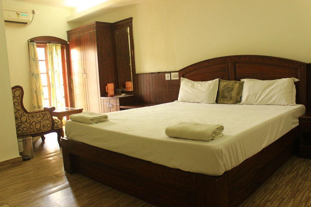 Hotel Park Avenue Kochi Exteriör bild