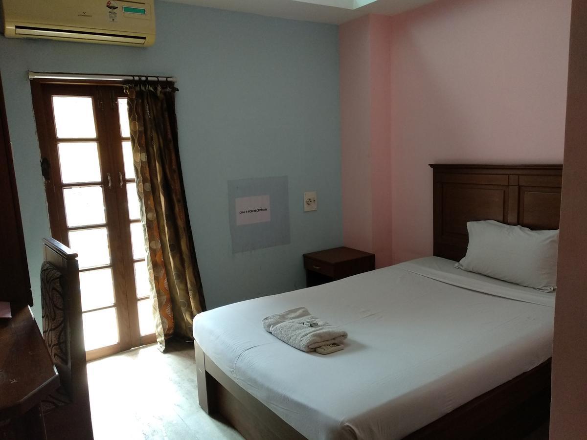 Hotel Park Avenue Kochi Exteriör bild