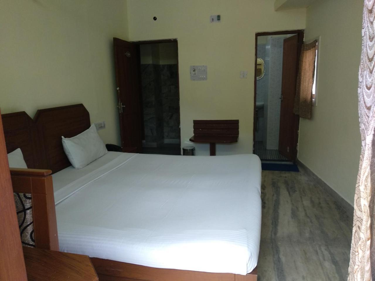 Hotel Park Avenue Kochi Exteriör bild