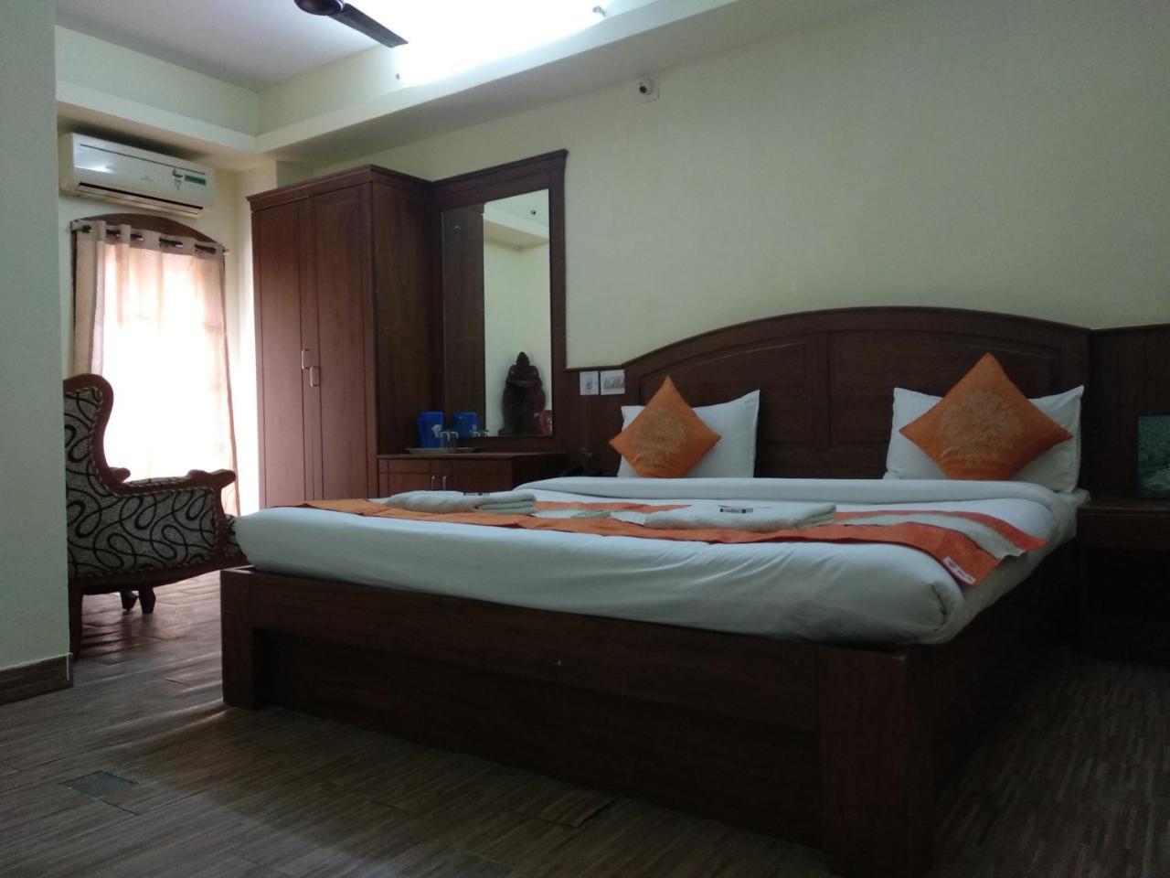 Hotel Park Avenue Kochi Exteriör bild