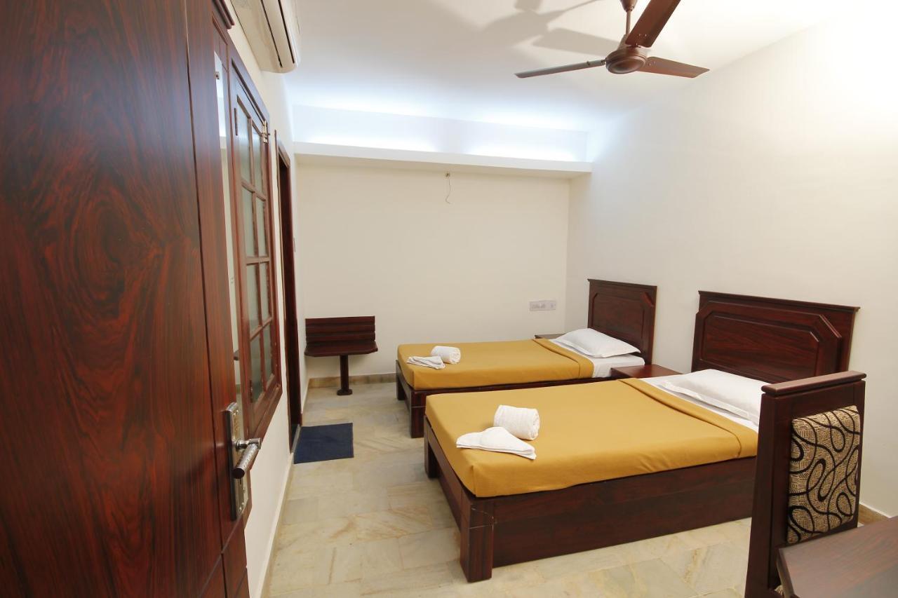 Hotel Park Avenue Kochi Exteriör bild