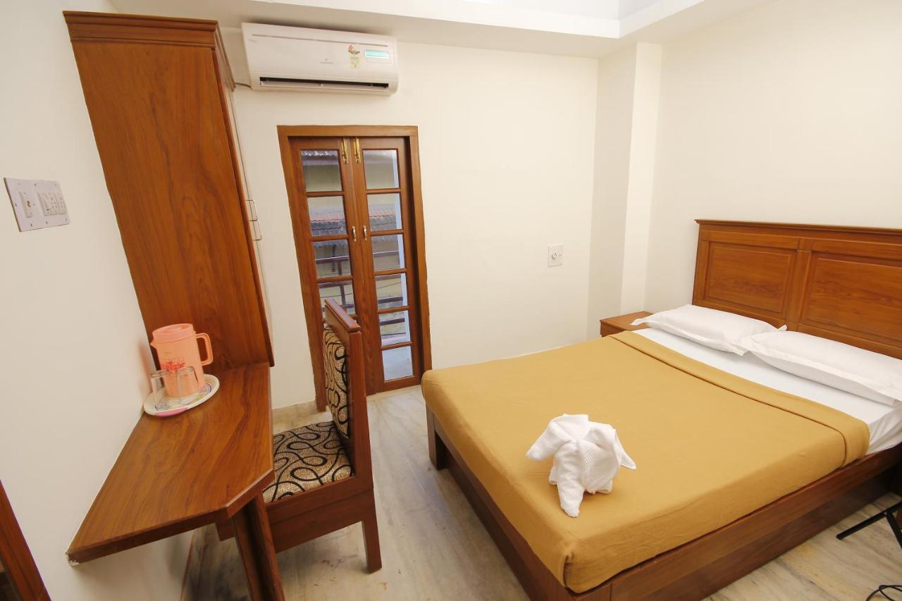 Hotel Park Avenue Kochi Exteriör bild